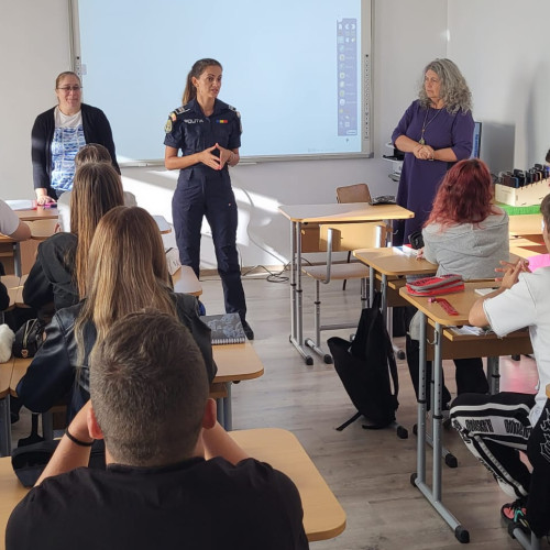 Polițiștii din Teiuș au desfășurat o acțiune pentru prevenirea delincvenței juvenile