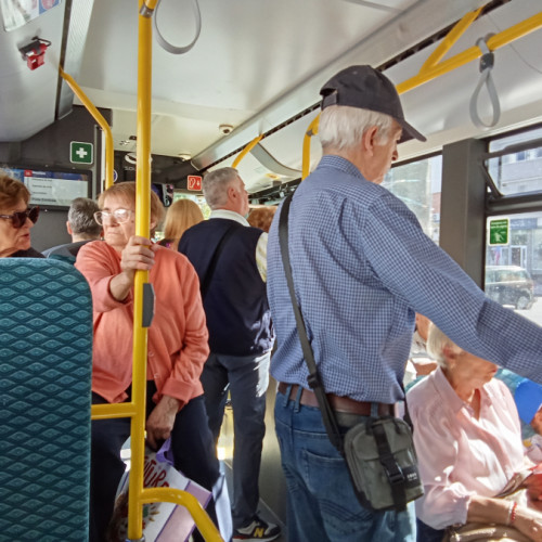 Călătorii din autobuzele Transurb sufocă din cauza aerului condiționat oprit