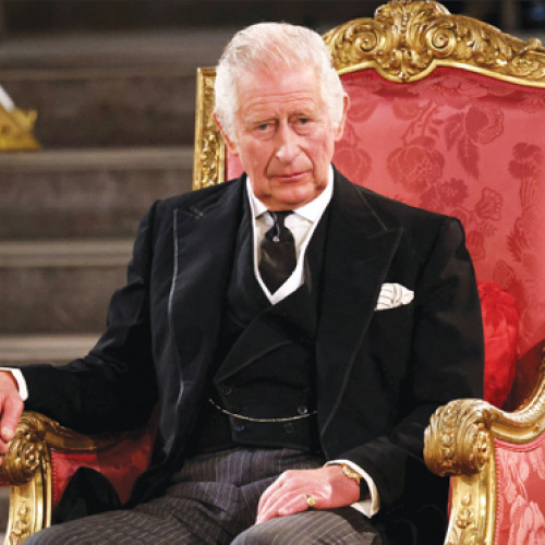 Regele Charles îi cere prințului Harry să aleagă un rol clar în familia regală