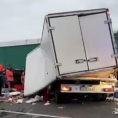 Accident rutier pe DN 2 Roman-Bacău soldat cu rănirea unui șofer