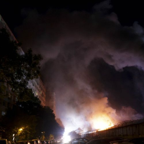 Incendiul din depozitul din Sector 2 al Capitalei a fost stins după trei zile