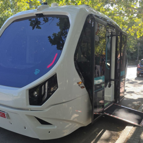 Madrid a lansat primul autobuz electric autonom construit în Spania
