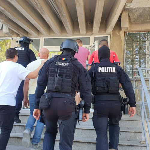 Trei tineri reținuți după o bătaie pe bulevardul Mihai Eminescu din Botoșani