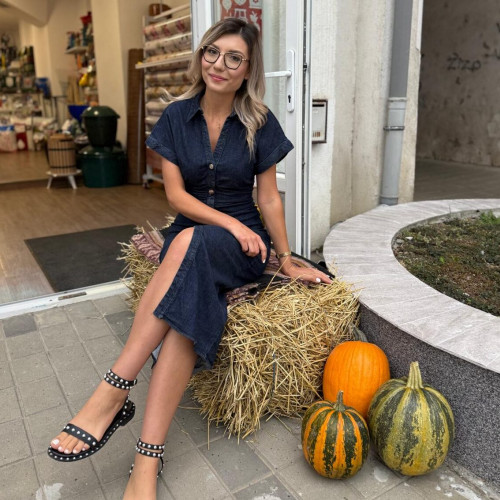 O tânără din Botoșani și-a deschis fitofarmacie la 26 de ani