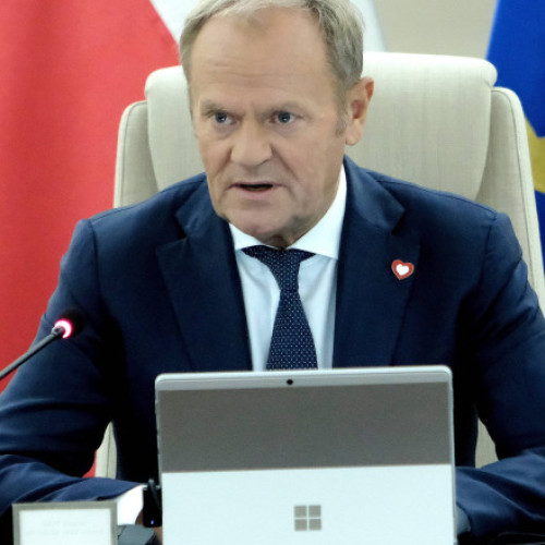 Donald Tusk critică discursul lui Donald Trump privind sprijinul SUA pentru Ucraina