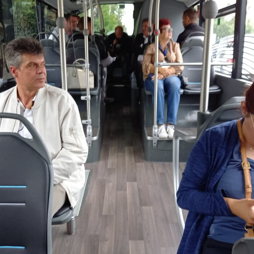 Primul autobuz pe hidrogen și baterii electrice a fost prezentat la Iași
