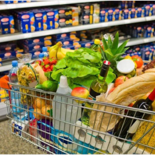 Guvernul prelungește plafonarea adaosului comercial la alimentele de bază până în 2026