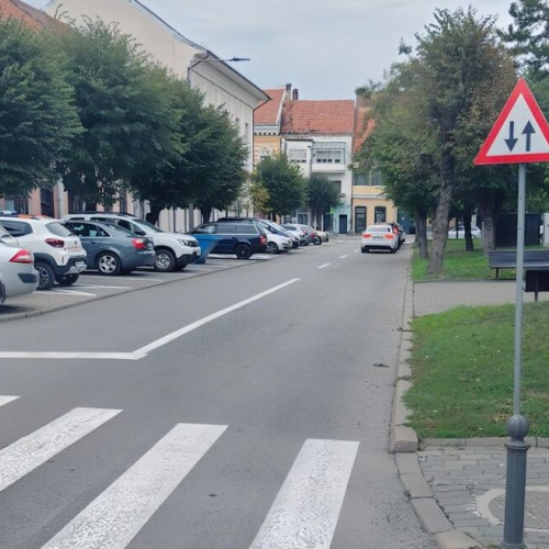 Circulația pe strada din fața Primăriei Bistrița se desfășoară în ambele sensuri