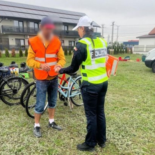 Polițiștii din Piatra-Neamț au susținut acțiuni educative pentru siguranța bicicliștilor și pietonilor