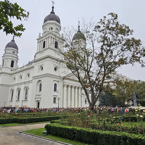 Se montează baldachinul pentru moaștele Sfintei Parascheva la Iași