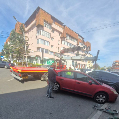 Polițiștii din Gorj sancționează șoferii pentru opriri și staționări ilegale în Târgu Jiu