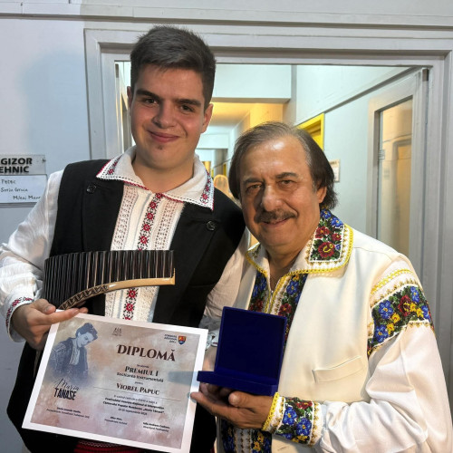 Viorel Papuc de la Școala Populară de Arte Târgu Jiu a câștigat Premiul I la festivalul „Maria Tănase”