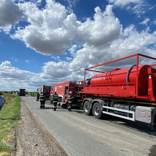 Incendiu la un tir încărcat cu granule de plastic pe traseu în Brăila