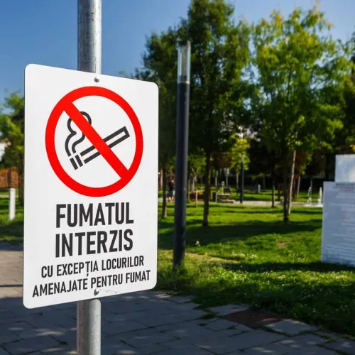 Loc de fumat amplasat pe pista de alergare din Parcul Între Lacuri stârnește controverse