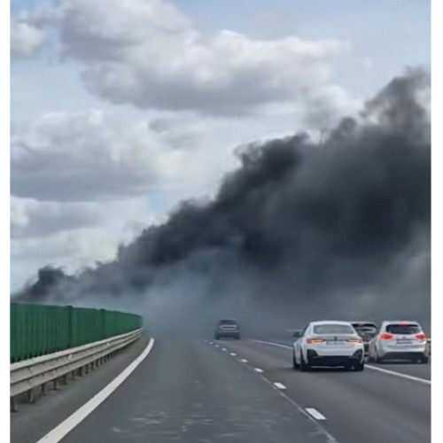 Incendiu la un TIR încărcat cu plastic pe drumul spre București
