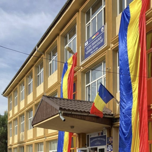 Incident cu doi elevi la liceul din Târgu Jiu, unul rănit cu briceagul