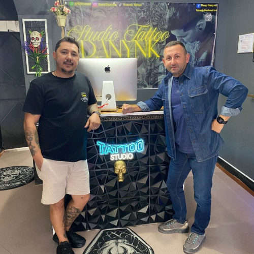 Primarul Rovinari susține un tânăr antreprenor care a deschis un salon de tatuaje