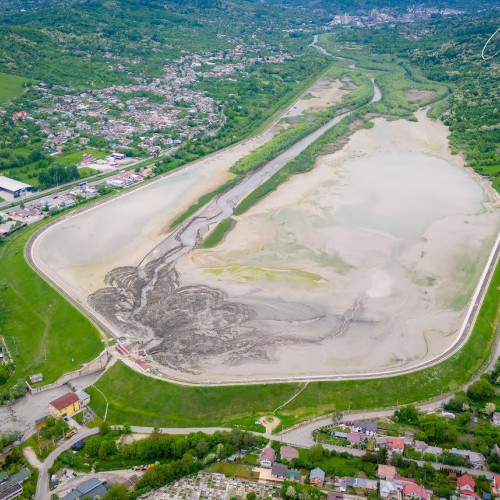 Barajul din Pucioasa riscă să fie finalizat abia vara viitoare, spun autoritățile