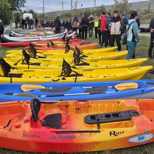 Caravana de vâslit pe Mureș a adunat peste 60 de pasionați la Sântimbru