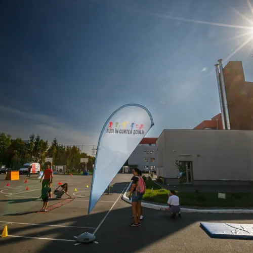 Copiii din Cluj-Napoca sunt invitați să se distreze și să facă sport în curțile școlilor