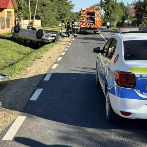 Accident rutier grav în Botoșani: mașină răsturnată după ce a lovit un cap de pod