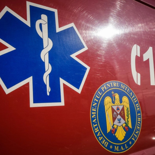 Un avion mic s-a prăbușit în curtea unei unități militare din Iași, două persoane rănite