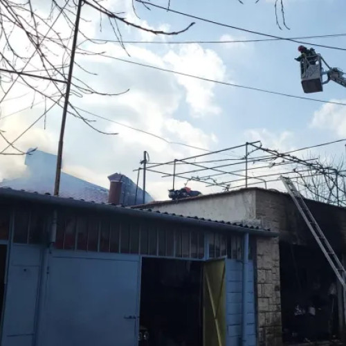 Incendiu la trei garaje pe strada Tatra din Cluj-Napoca