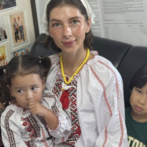 O moldoveancă a parcurs 1.400 km în China ca să voteze la alegerile din Republica Moldova