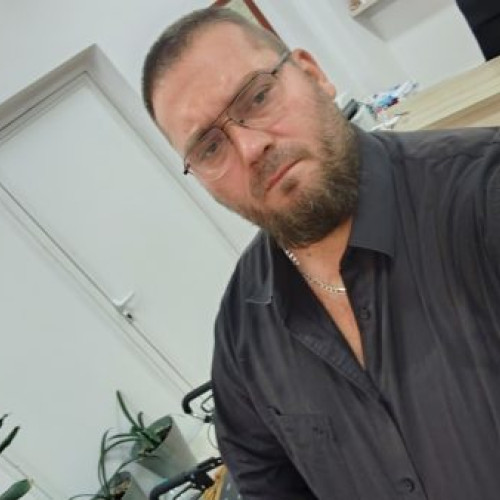 Lectorul Raul Drența subliniază importanța maturizării și asumării în studenție