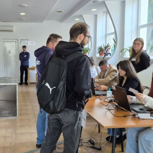 Au început alegerile parlamentare în Republica Moldova, peste 50 de cetățeni au votat deja