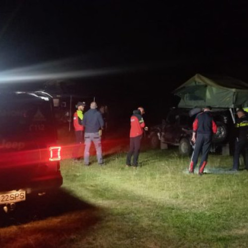 Salvamont şi jandarmi din Maramureş caută o persoană rătăcită lângă Baia Mare