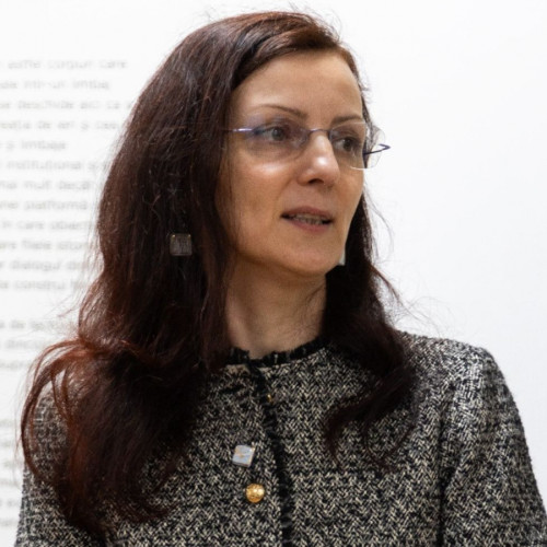 Liliana Marin expune la Galați o colecție inedită de ceramică intitulată „Palimpsest”