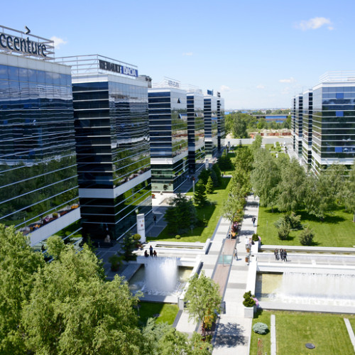 Accenture reduce 11.000 de angajați și avertizează privind recalificarea în era AI