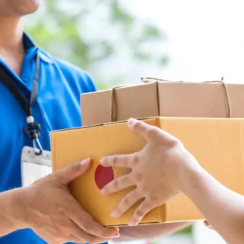 Record de 530 angajați fără contracte depistat la o firmă de curierat din București