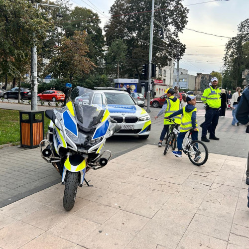 Polițiștii din Botoșani intensifică acțiunile pentru siguranța utilizatorilor de trotinetă și biciclete electrice