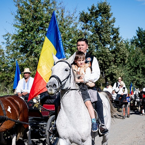 Cea de-a patra ediție a Satelor Unite ale Sătmarului a strâns sute de pelerini în straie tradiționale