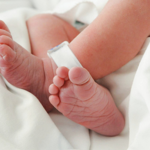 În ultimii 20 de ani, nașterile în România au scăzut cu aproape o treime