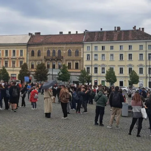 Studenții din Cluj protestează în prima zi de facultate împotriva tăierilor la burse