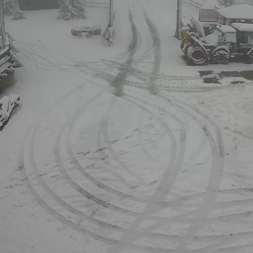 Prima ninsoare a sezonului în zona montană din Alba surprinde prin peisaj de toamnă târzie