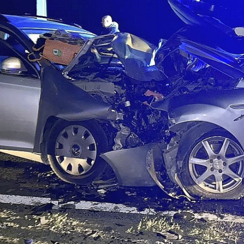 Accident grav pe DN 22: zece persoane rănite după coliziune frontală