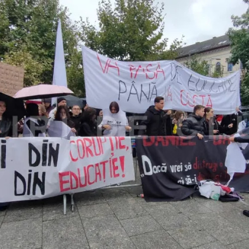 Studenții din Cluj-Napoca protestează față de măsurile guvernamentale care afectează educația