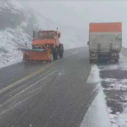 Lapoviță și ninsoare la început de toamnă pe Transalpina, în Gorj