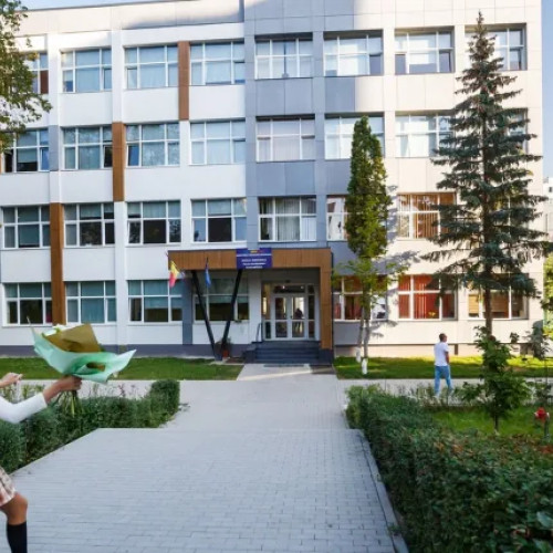 Incendiu la școala Iuliu Hațieganu din Cluj-Napoca, elevii evacuați în siguranță