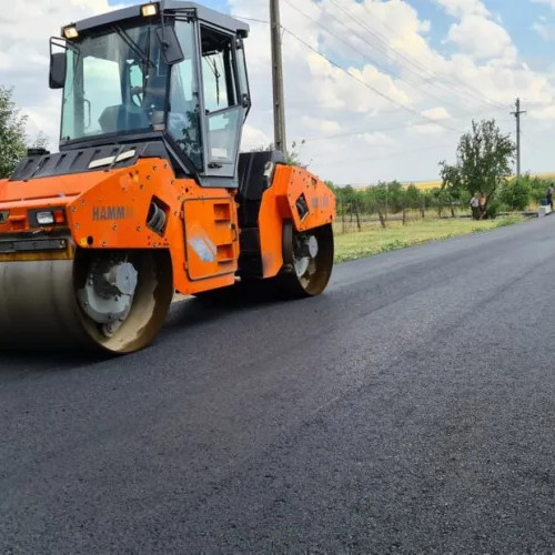 Restricții de trafic în Jucu pe trei străzi pentru lucrări de asfaltare