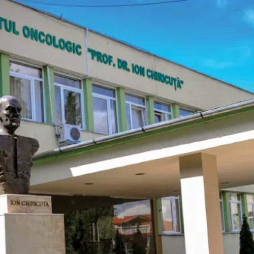 Institutul Oncologic din Cluj se alătură campaniei de iluminare în roz de Ziua Cancerului de Sân