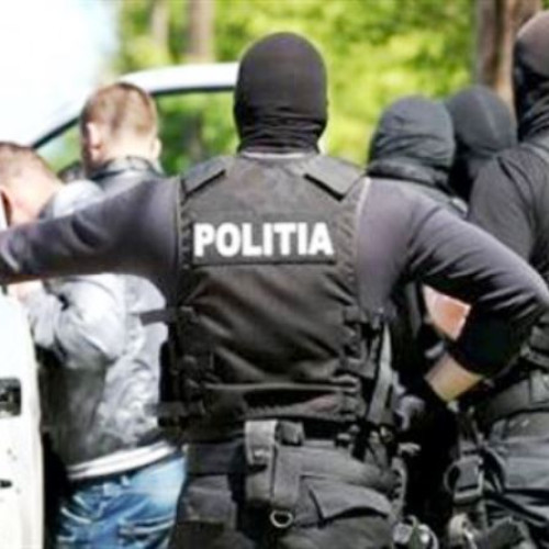 Polițist în timpul liber prinde doi suspecți de furturi din mașini în Galați