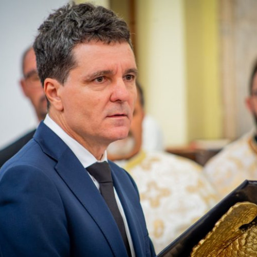 Nicușor Dan aduce un omagiu Cardinalului Lucian Mureșan la înmormântare