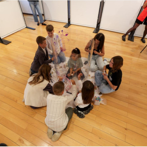 Expoziția „Alegoria naturii” la Muzeul Orașului Oradea aduce arta tinerilor în prim plan