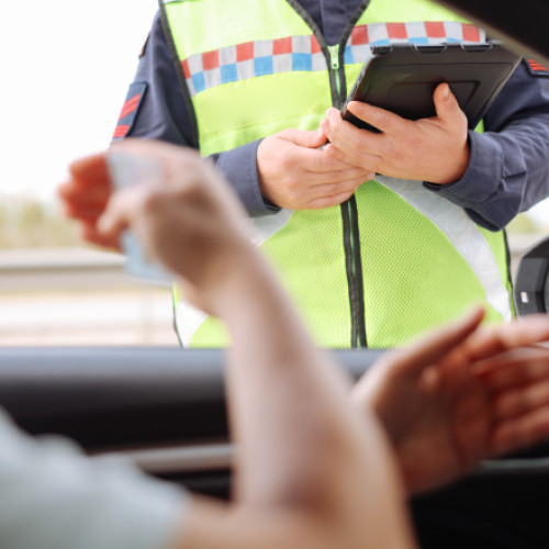 Anvelopele de iarnă sunt obligatorii pe drumurile acoperite cu zăpadă în România