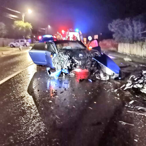 Tânăr rănit după ce mașina condusă de el a lovit un cap de pod la Hudum